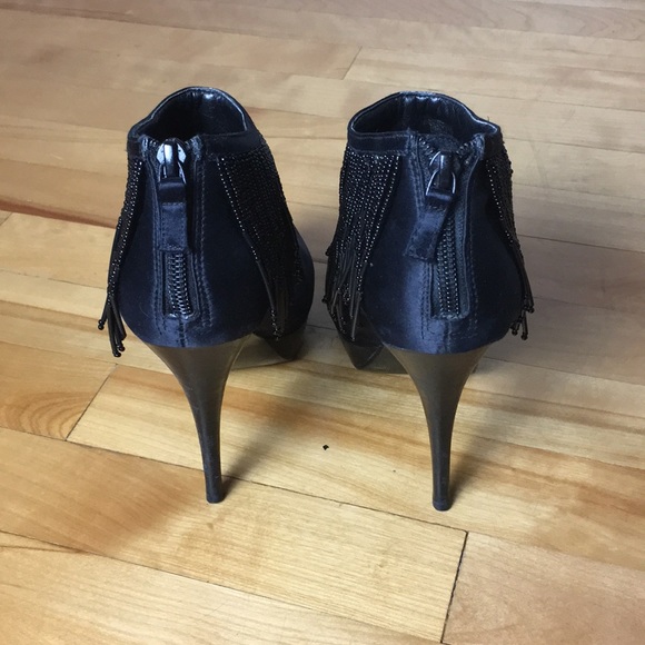 BCBGMAXAZRIA Booties with beaded fringe - size 6.5 - Picture 3 of 6